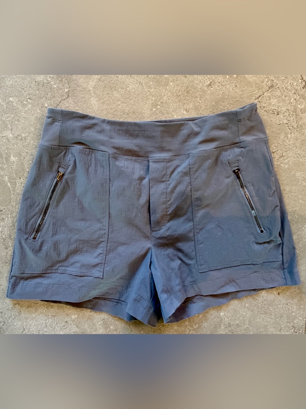 Athleta Trekkie Shorts Size 6 Gray Hiking Travel Zip Pockets